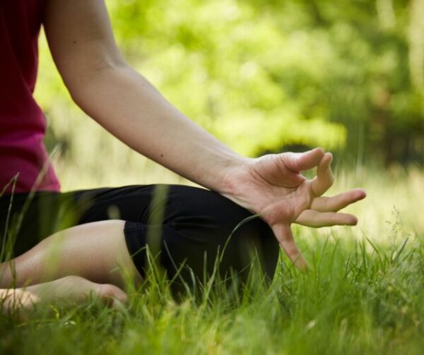 outdoor-health-retreats-doing-yoga